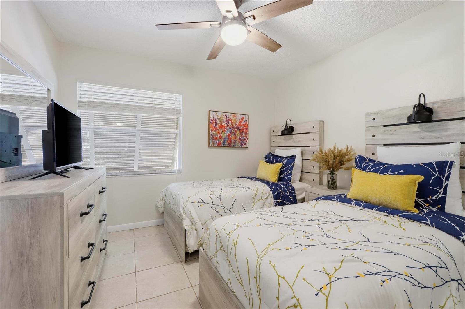 LAKESIDE CONDO APTS - Residential