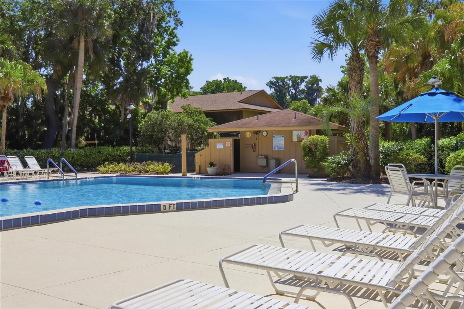 LAKESIDE CONDO APTS - Residential