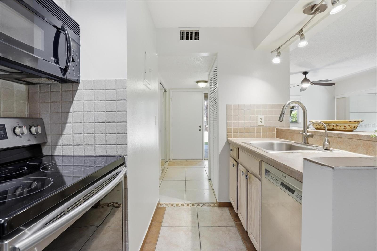 LAKESIDE CONDO APTS - Residential