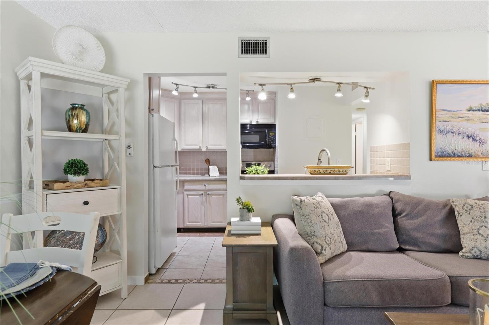 LAKESIDE CONDO APTS - Residential