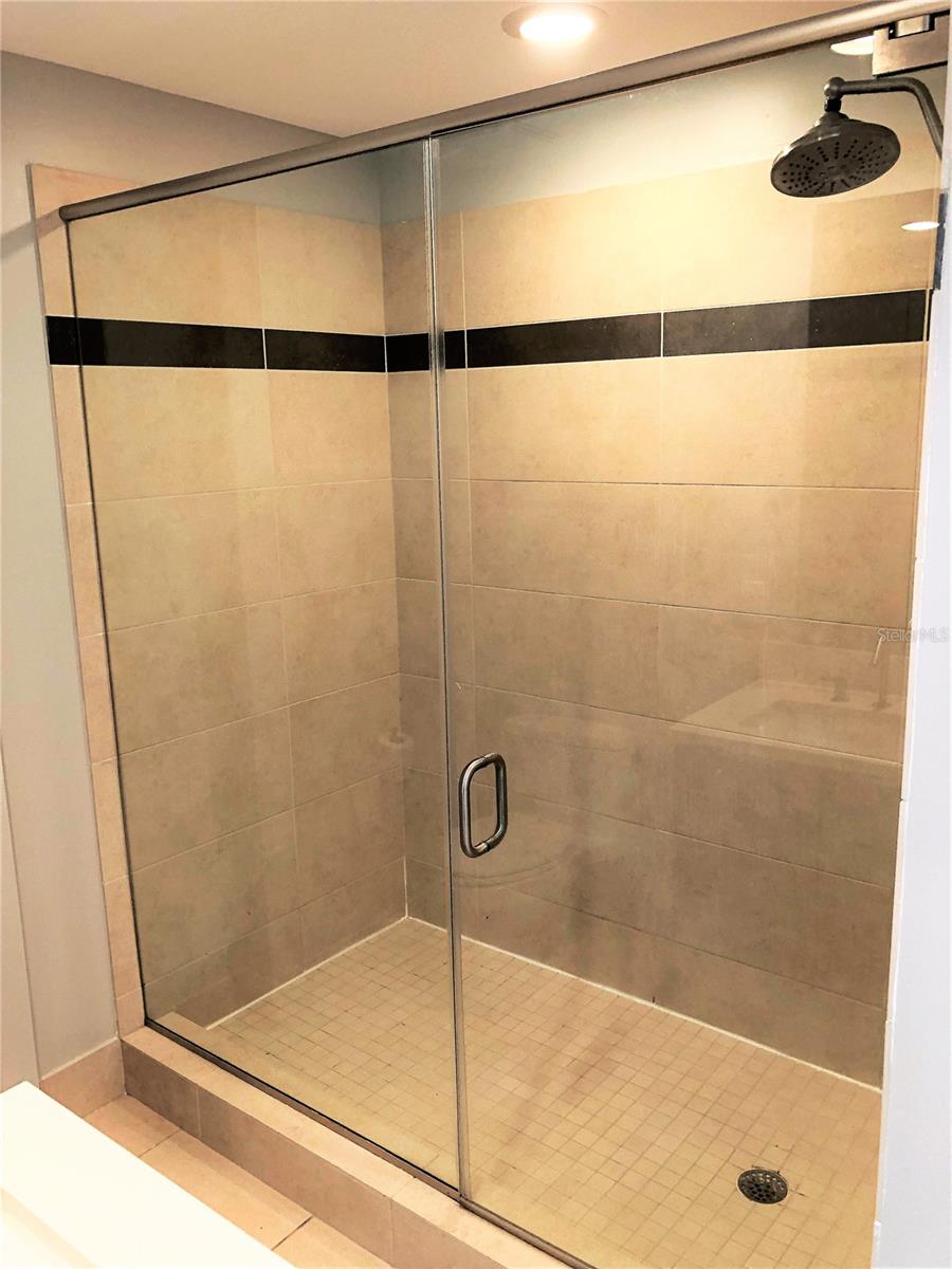 SIGNATURE PLACE CONDO - Residential Lease