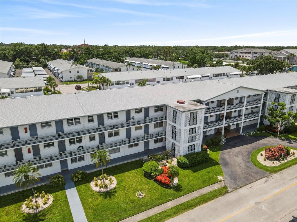 Photo of 6000 20th Street N #123, St Petersburg, FL 33714 (MLS # O6438880)