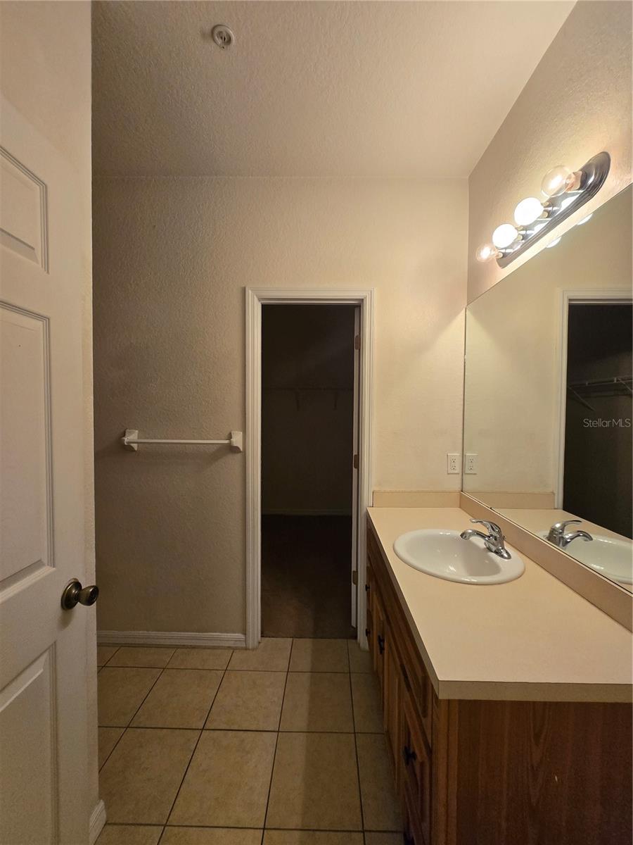 EAGLE TRACE TOWNHOMES - Residential Lease