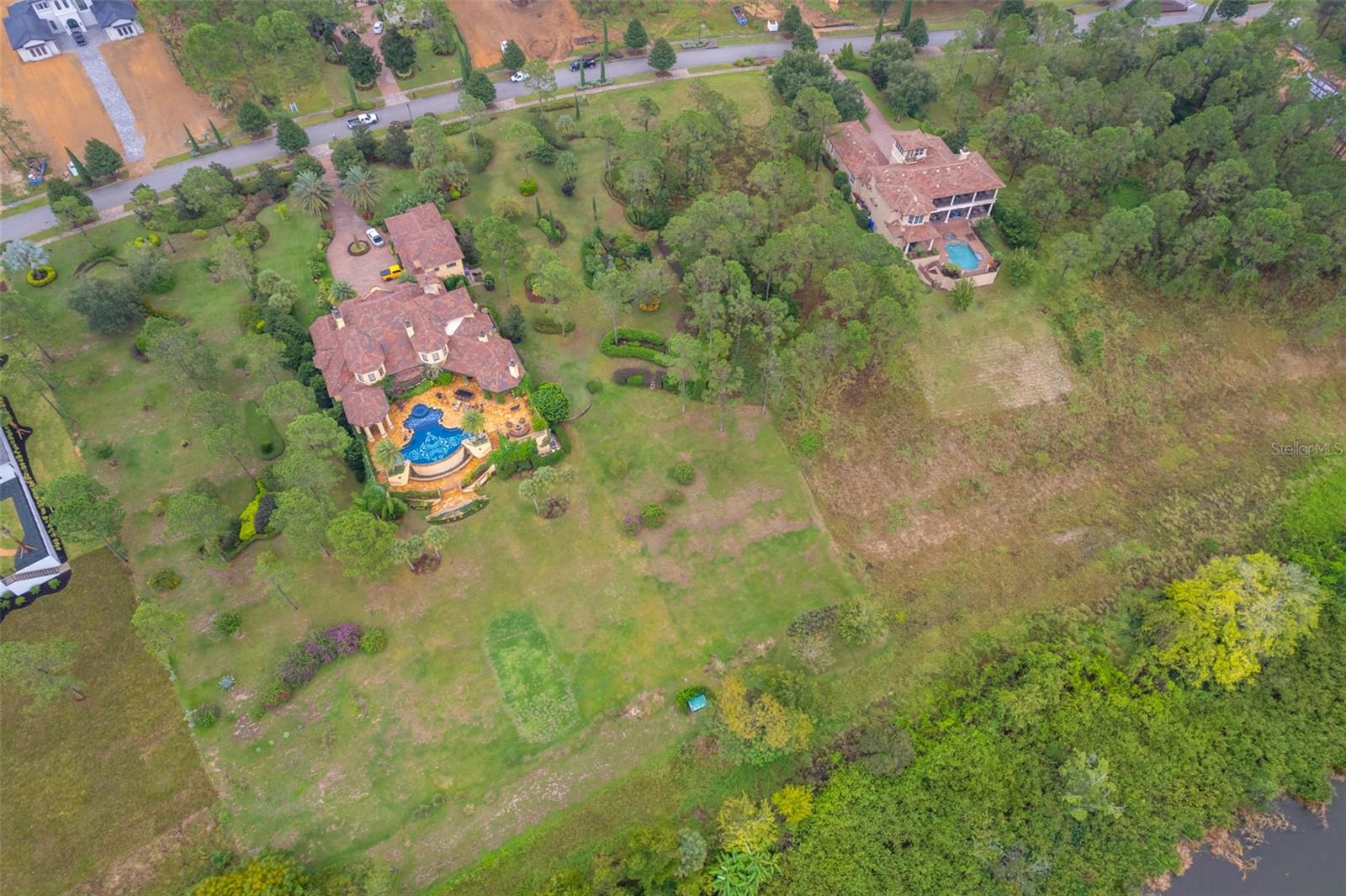 BELLA COLLINA - Land