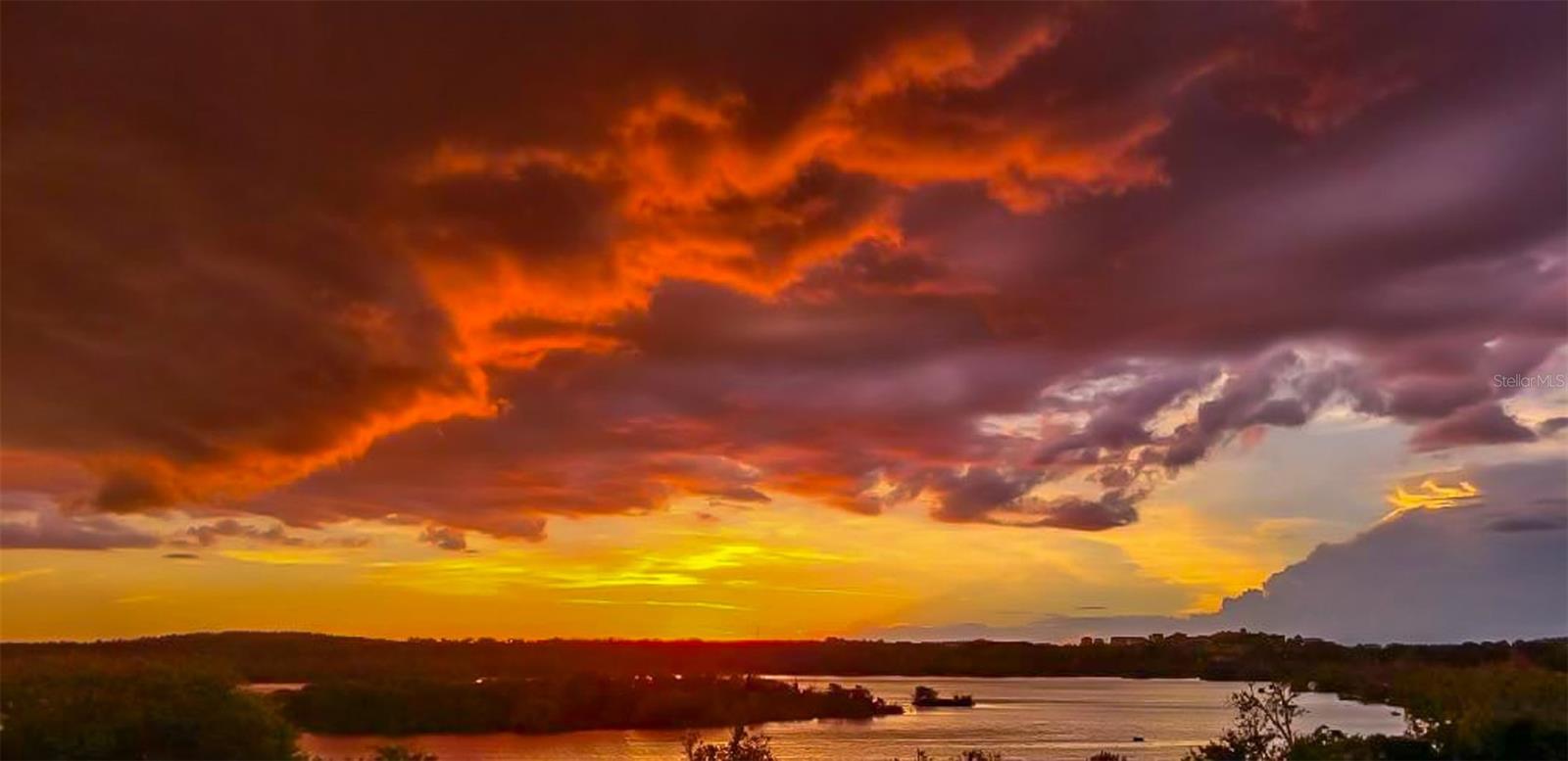 BELLA COLLINA - Land