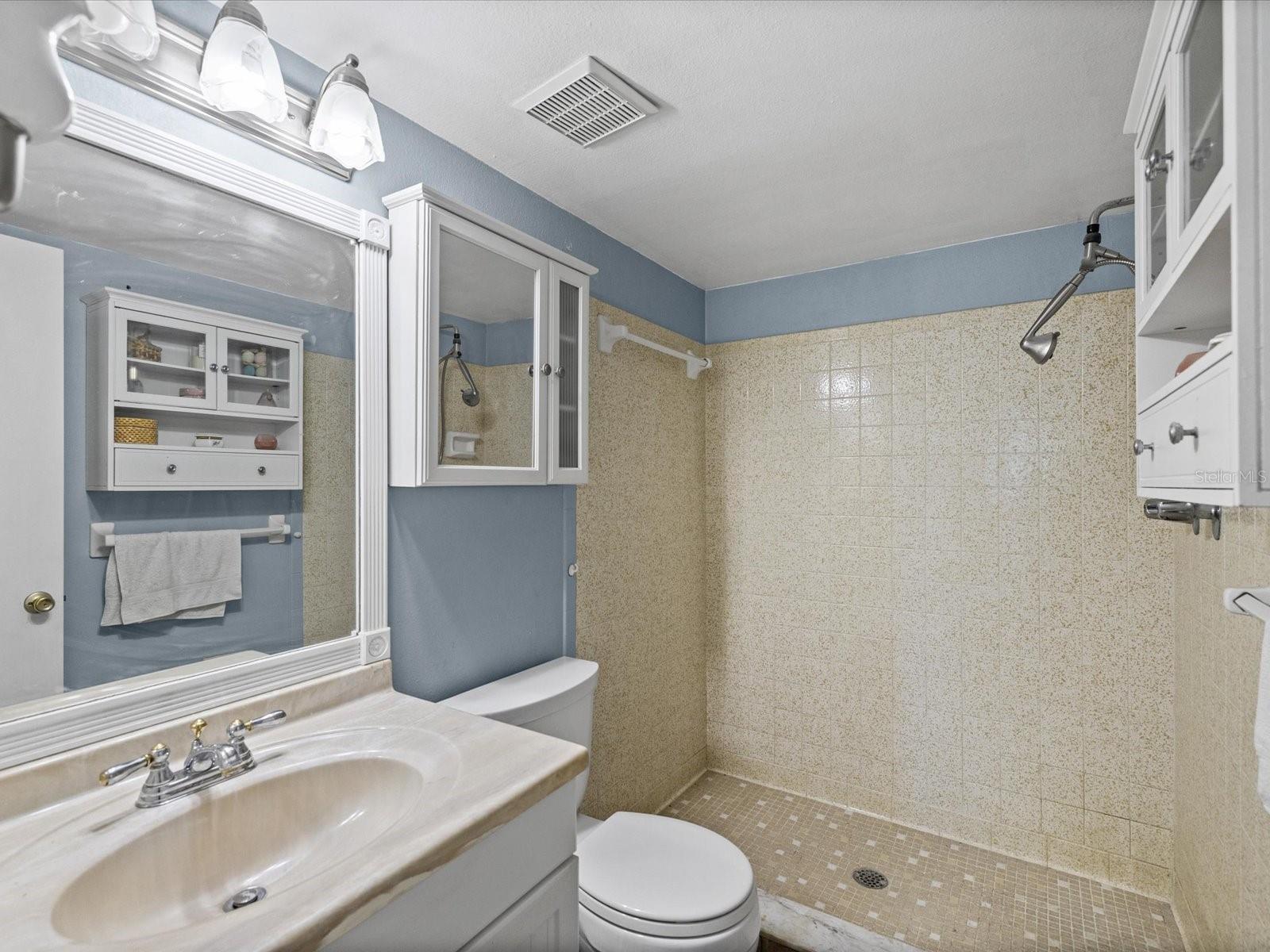 HENDERSON ROAD SUB UNI - Residential