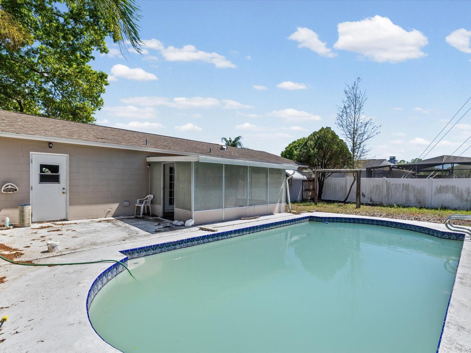 HENDERSON ROAD SUB UNI - Residential