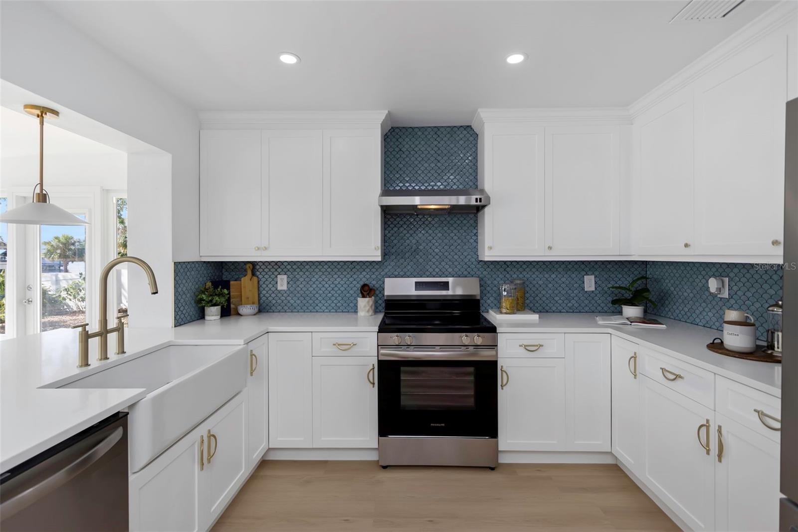 APOLLO BEACH UNIT 13 PT 1 RE - Residential