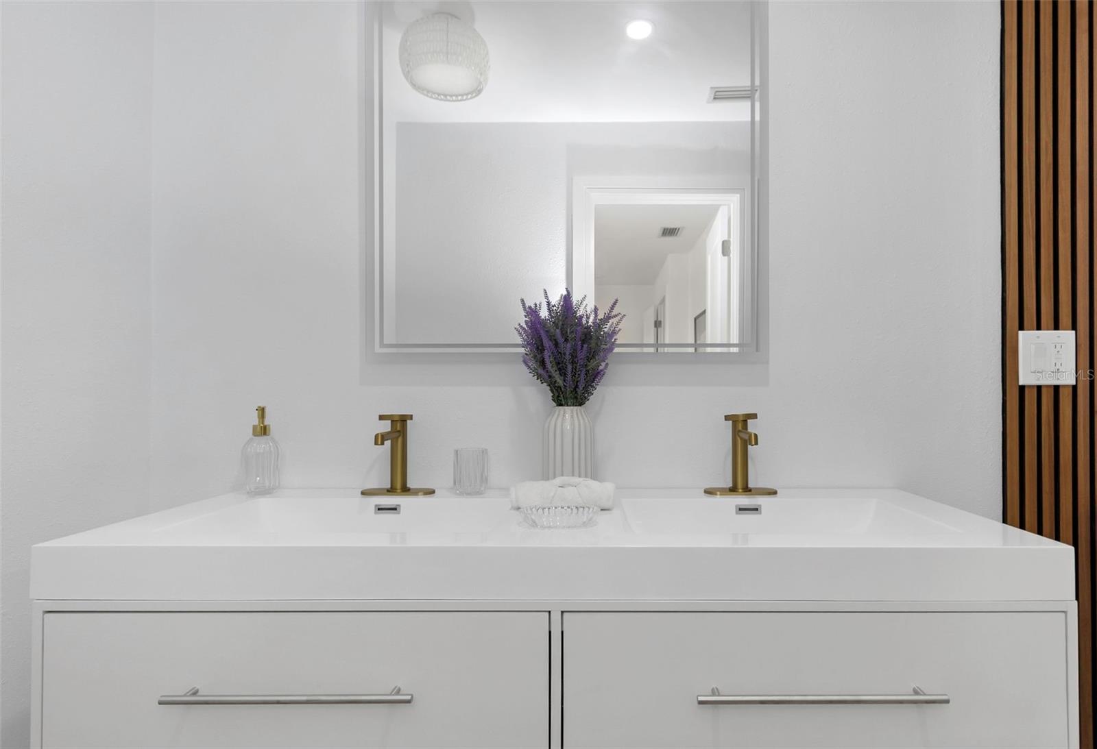 APOLLO BEACH UNIT 13 PT 1 RE - Residential