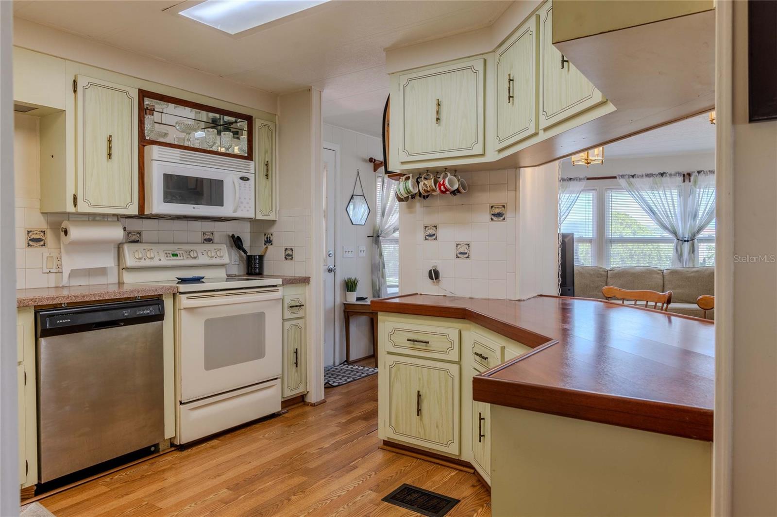 MAPLE LEAF ESTATES - Residential