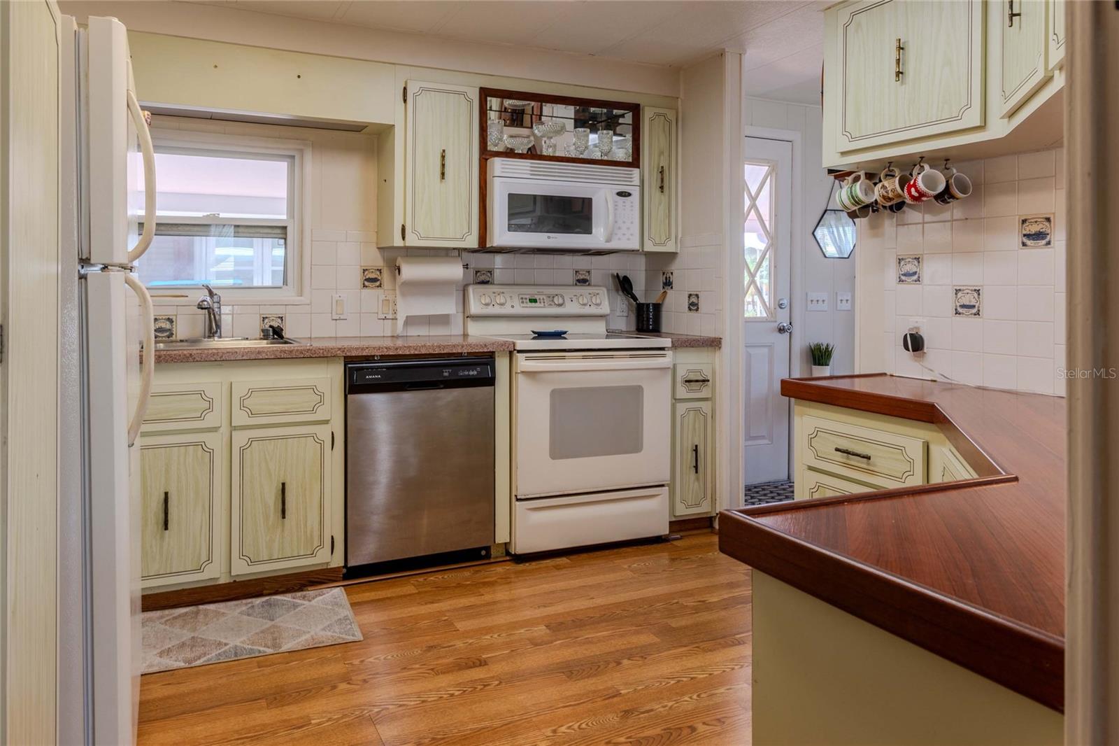 MAPLE LEAF ESTATES - Residential