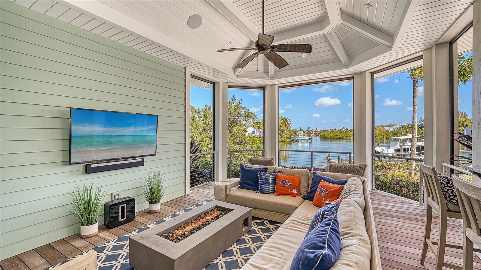 COCOANUT BAYOU - Residential