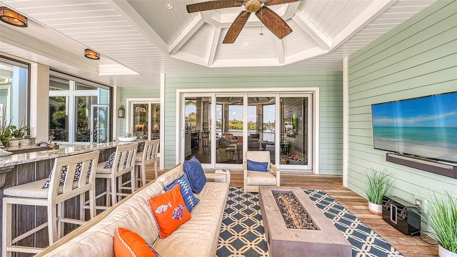COCOANUT BAYOU - Residential