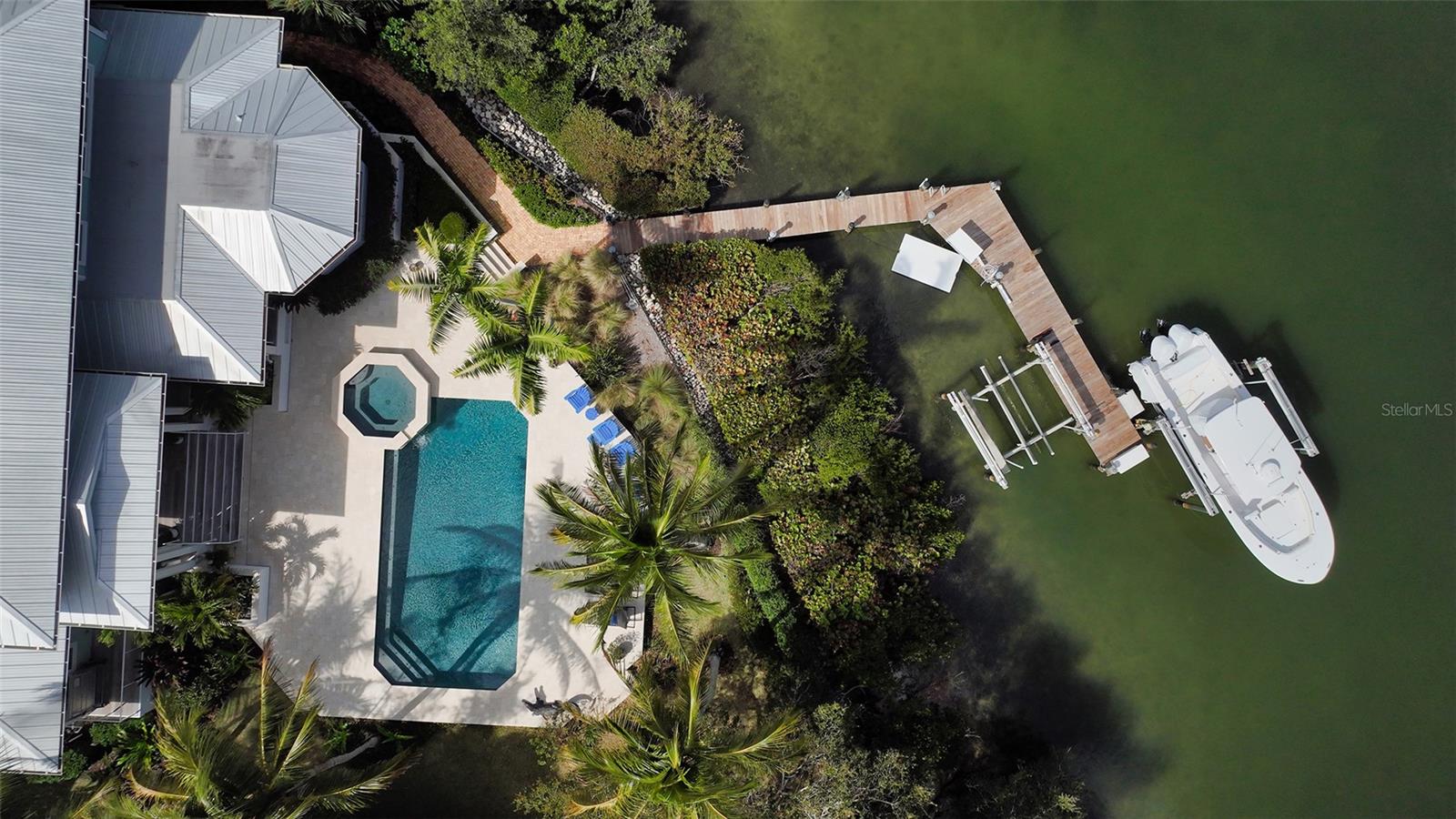 COCOANUT BAYOU - Residential