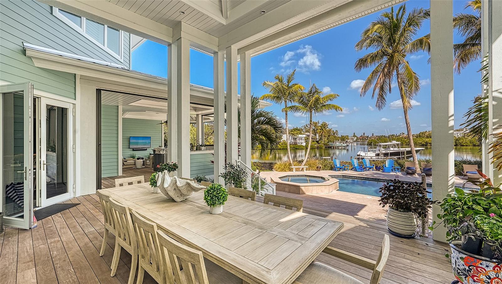 COCOANUT BAYOU - Residential