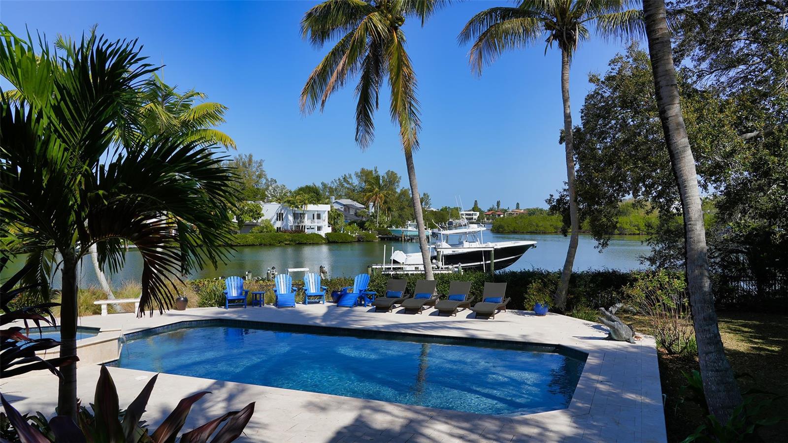 COCOANUT BAYOU - Residential