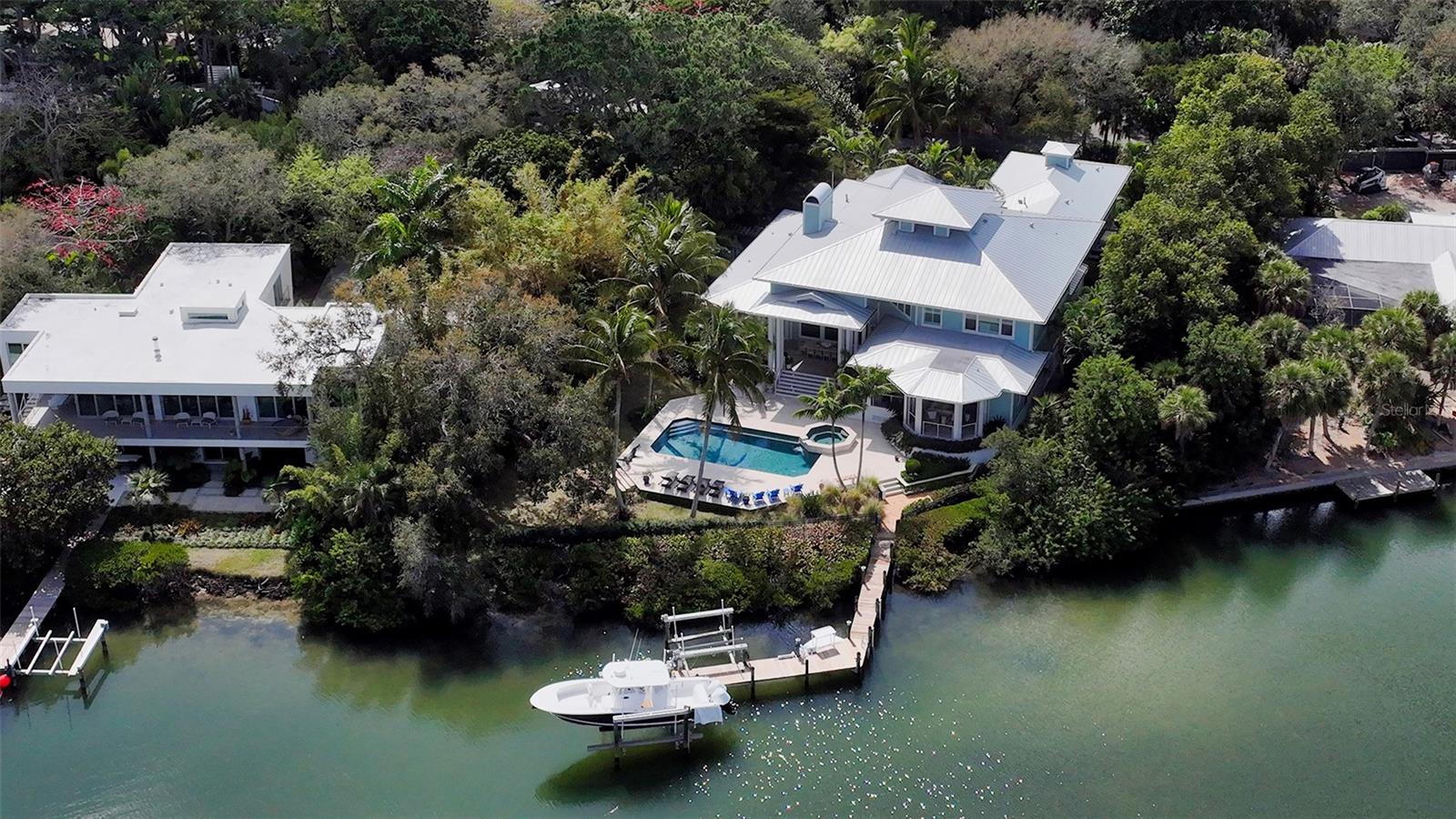 COCOANUT BAYOU - Residential