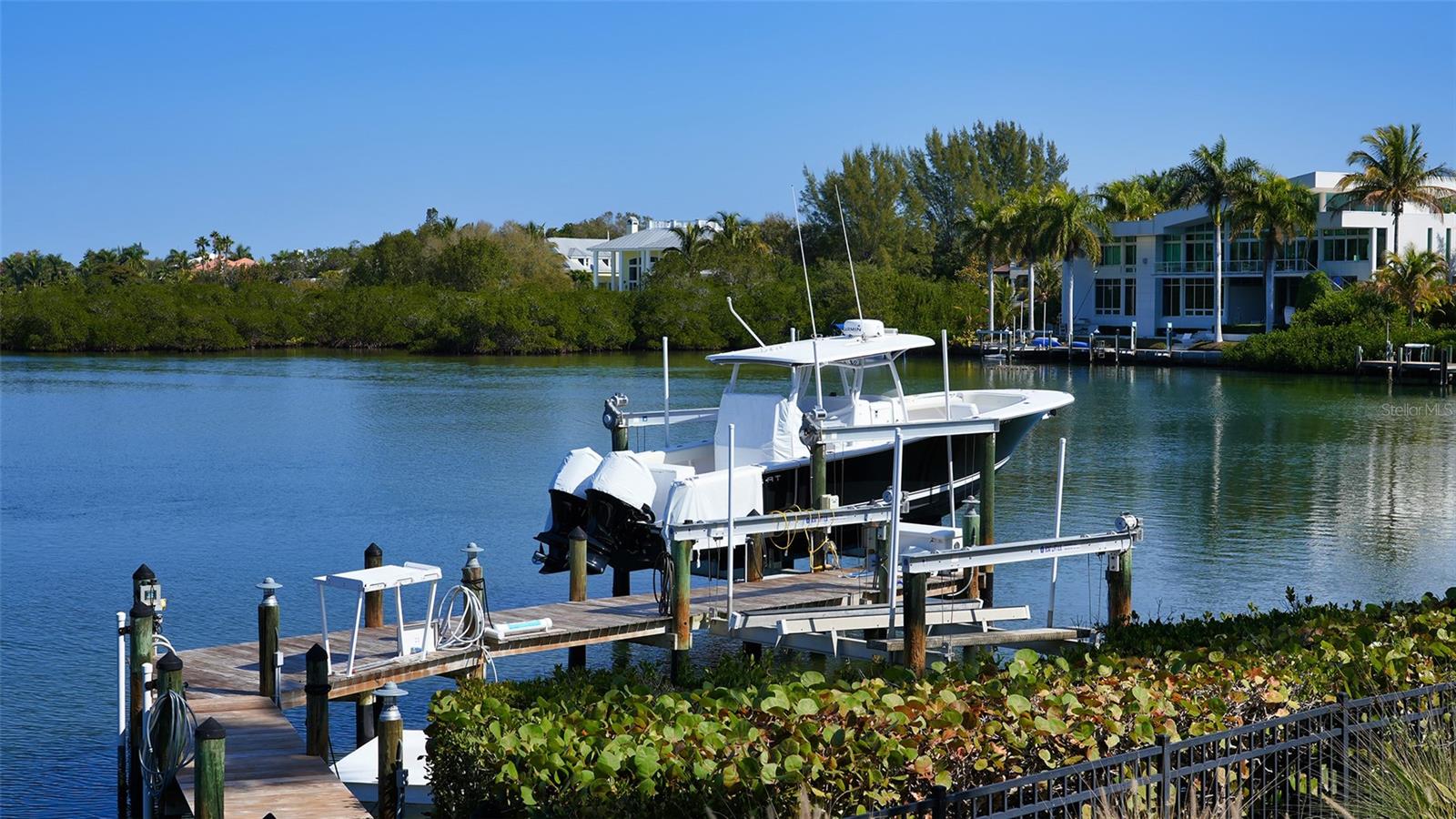 COCOANUT BAYOU - Residential