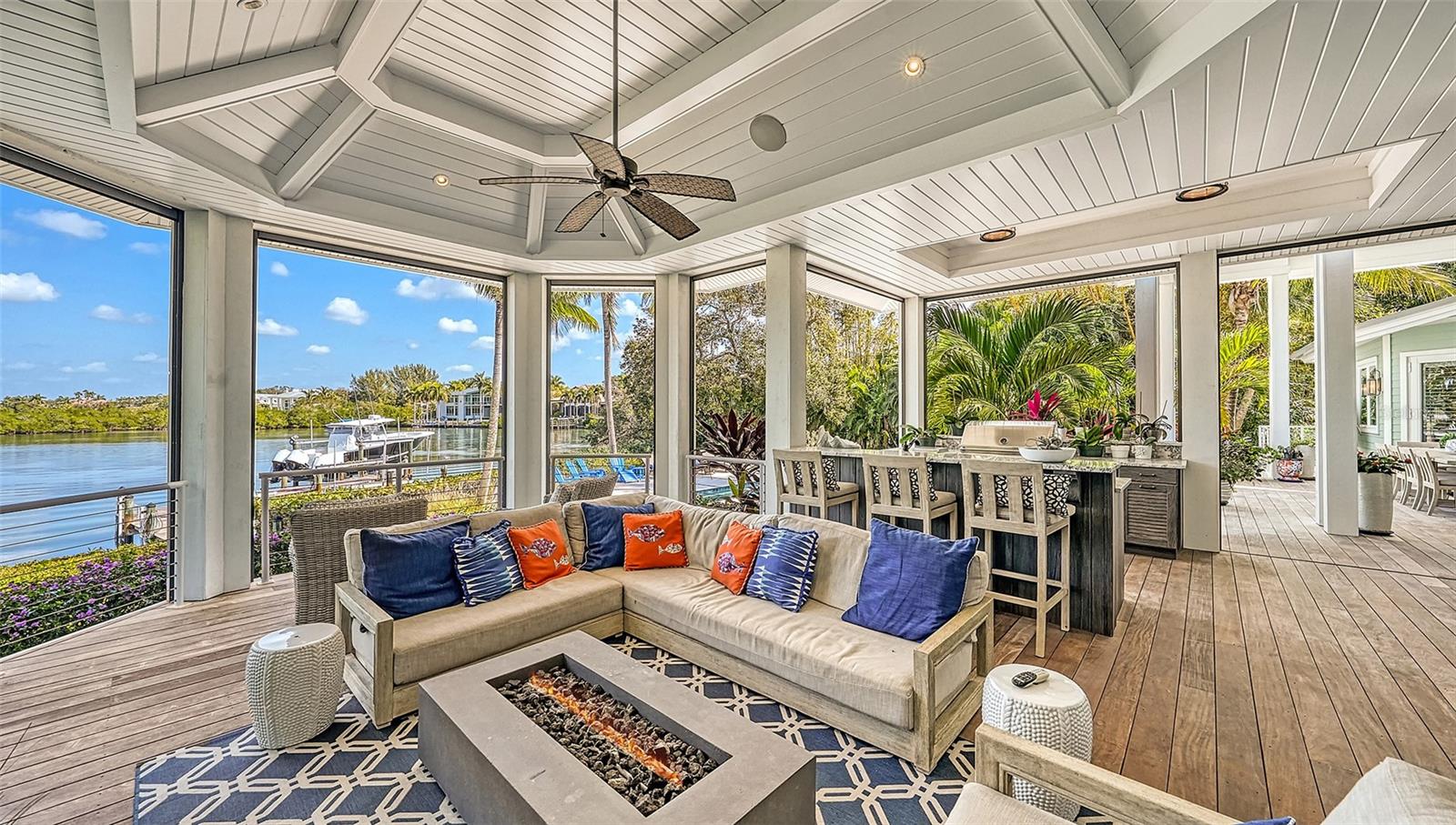 COCOANUT BAYOU - Residential