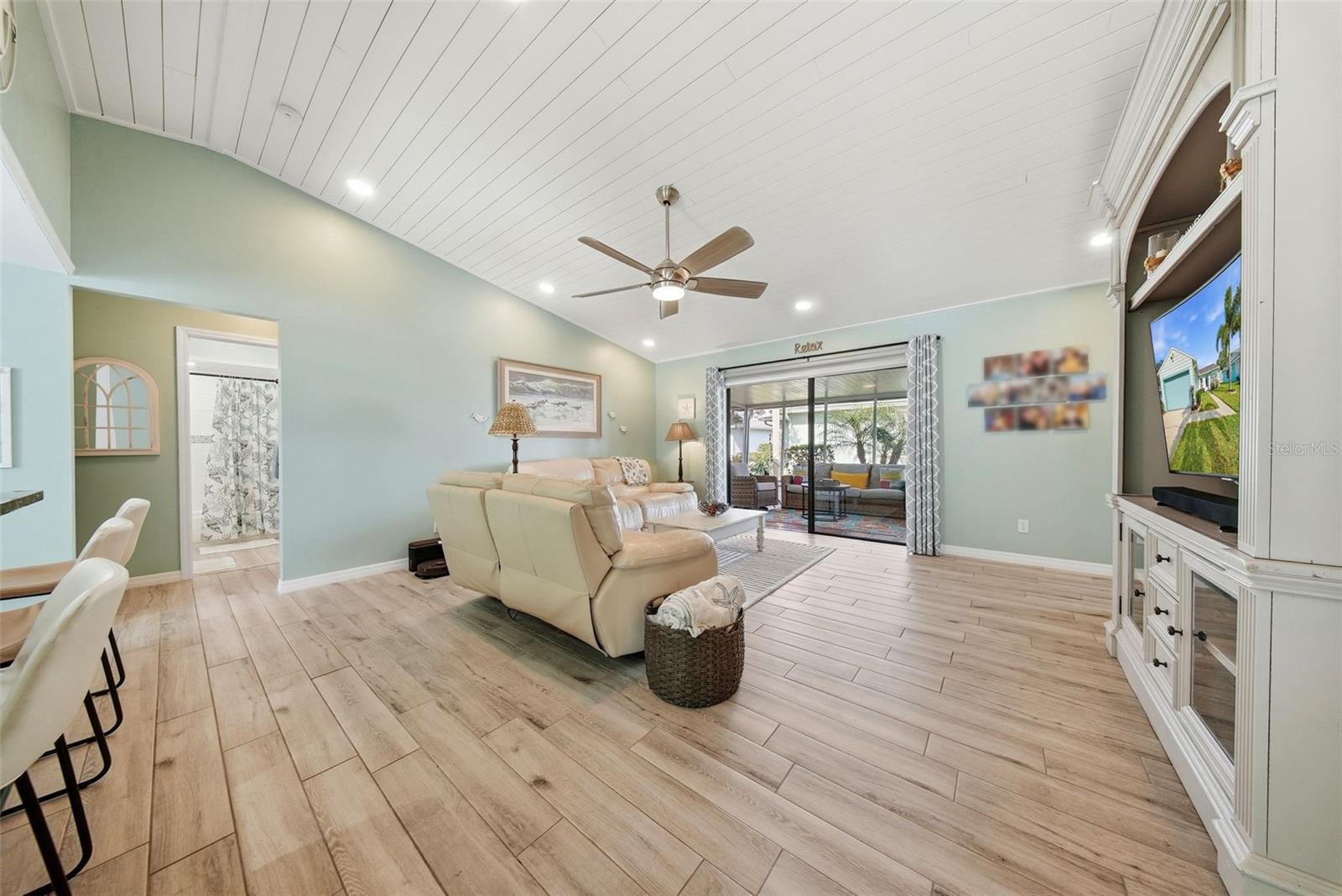 LAKES UNIT II PH I SEC II THE - Residential