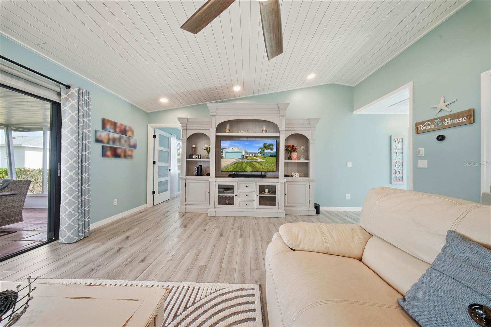 LAKES UNIT II PH I SEC II THE - Residential