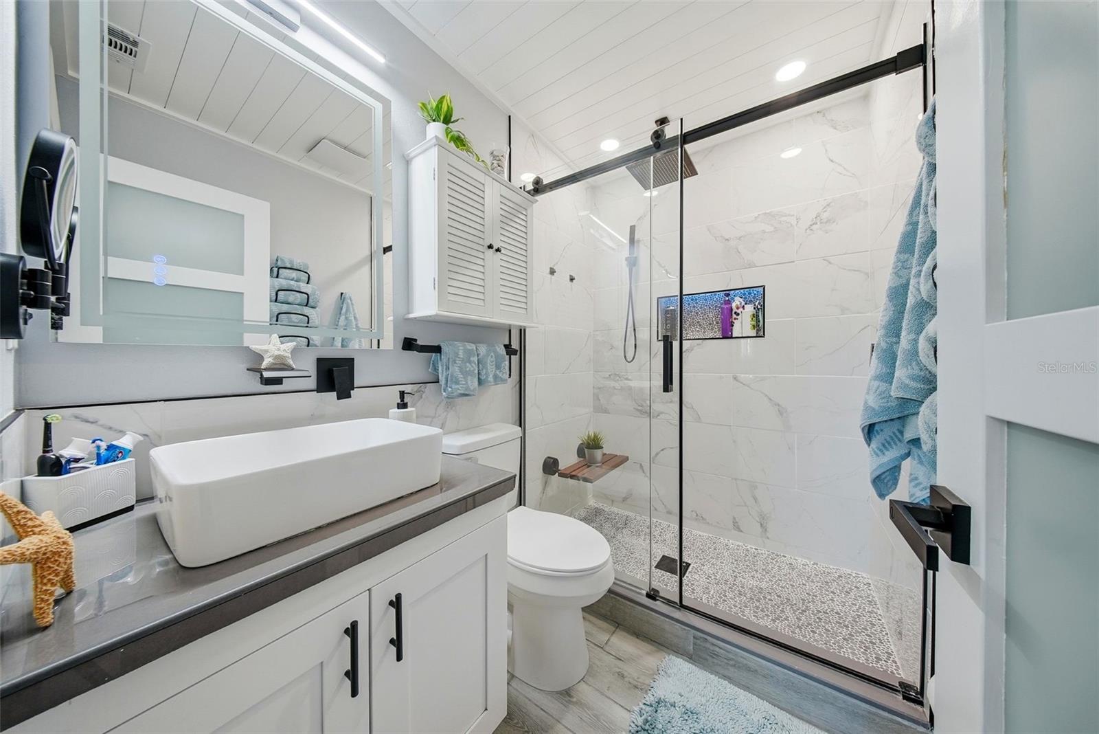 LAKES UNIT II PH I SEC II THE - Residential