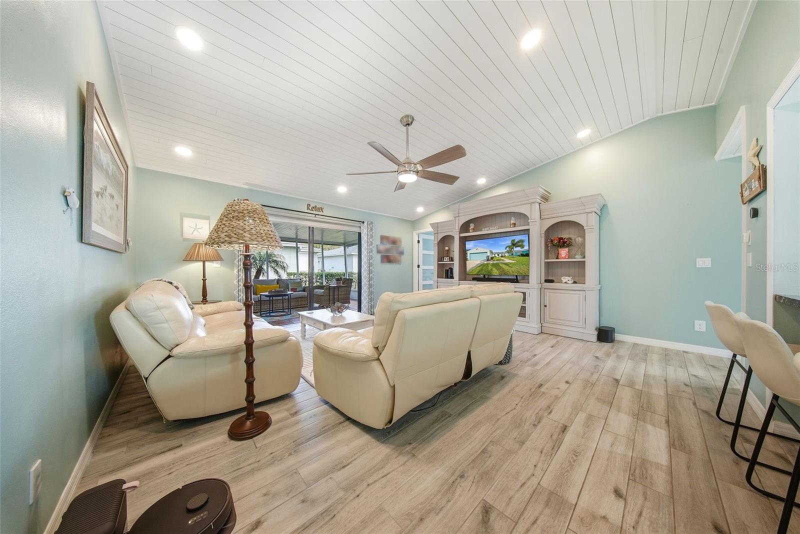 LAKES UNIT II PH I SEC II THE - Residential