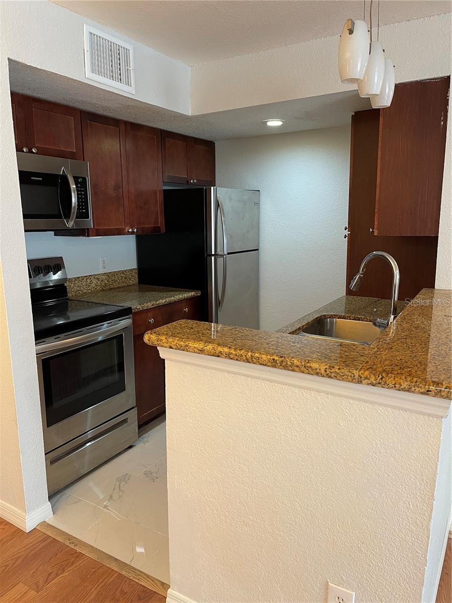 RESIDENCES/MILLENIA - Residential Lease