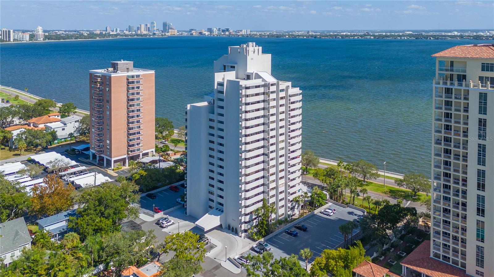 View TAMPA, FL 33611 condo