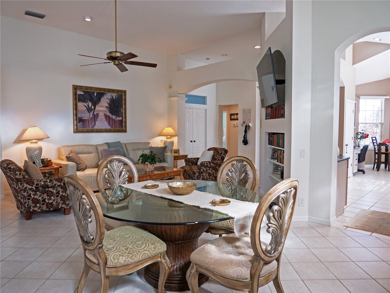 4054 CADDIE DRIVE E, BRADENTON, FL, 34203 4 4054 CADDIE DRIVE E