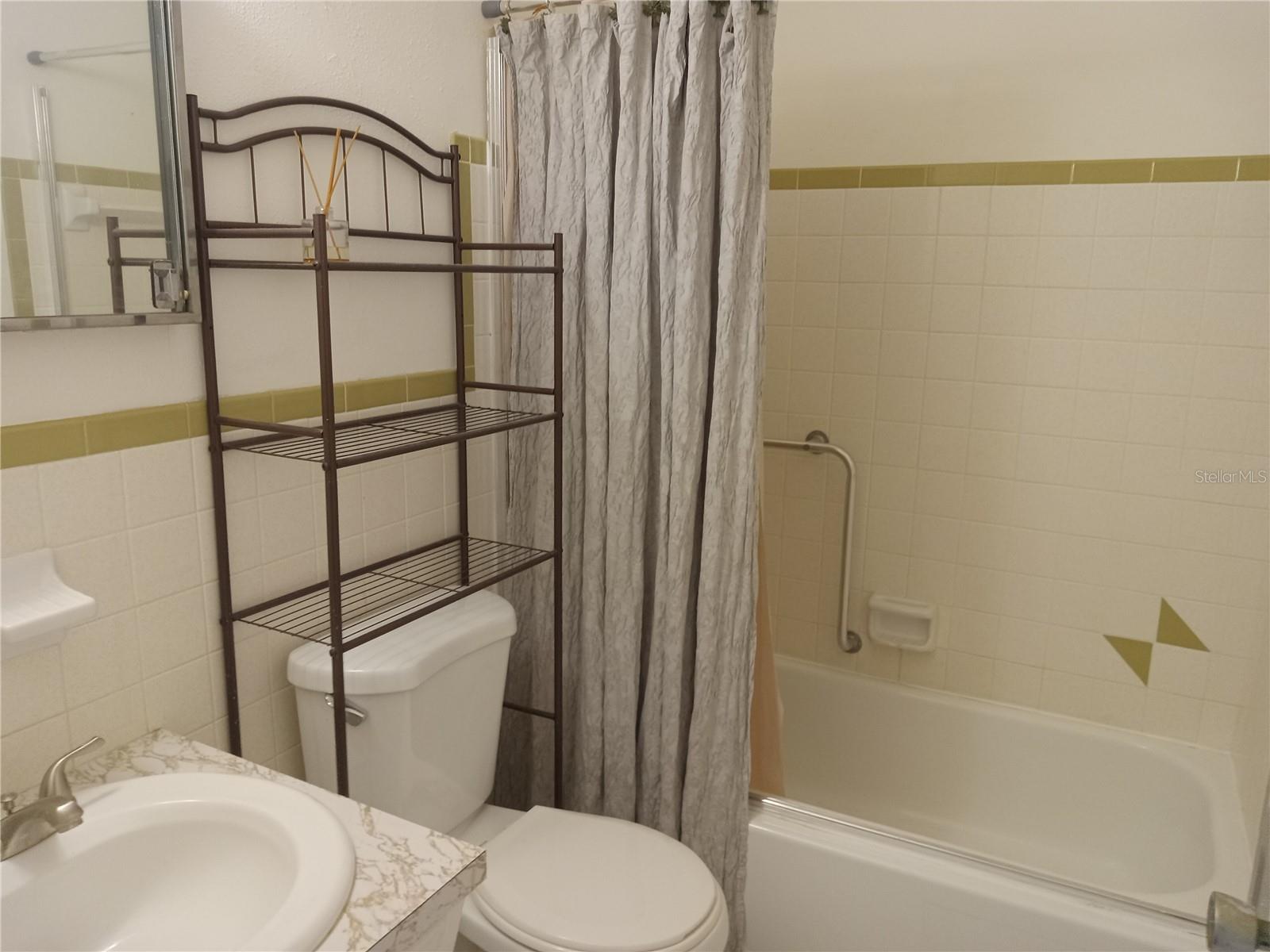 ON TOP OF THE WORLD - Residential Lease