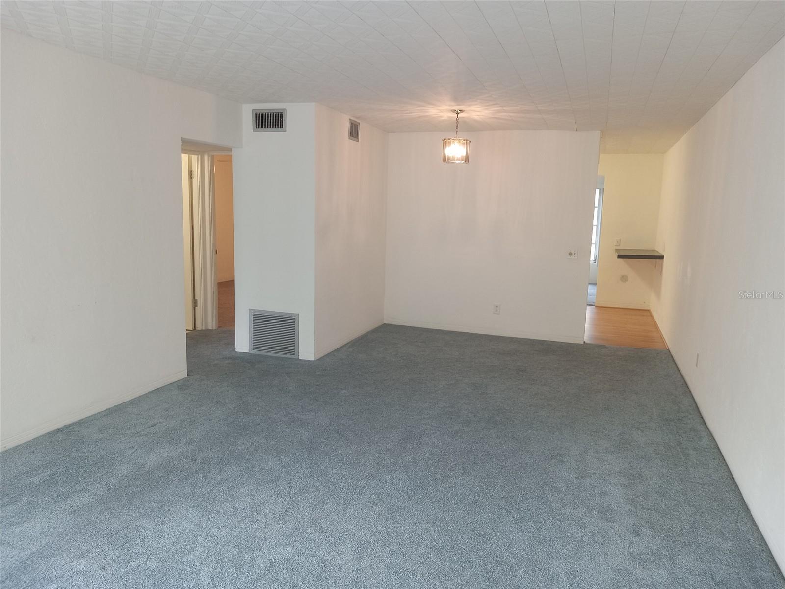 ON TOP OF THE WORLD - Residential Lease