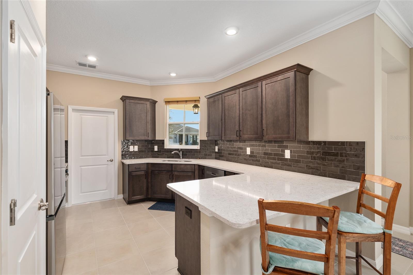 ON TOP OF THE WORLD - Residential