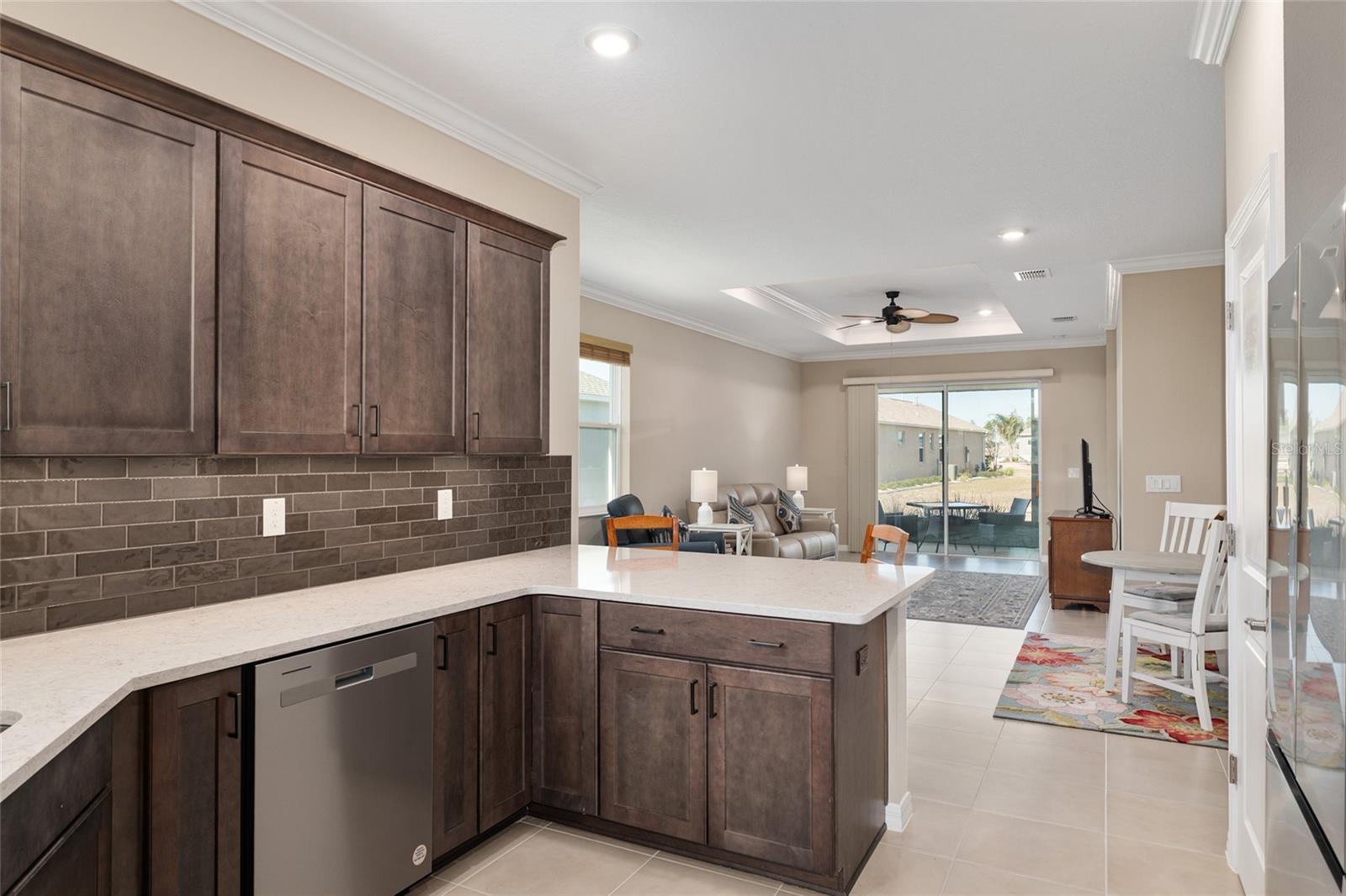 ON TOP OF THE WORLD - Residential