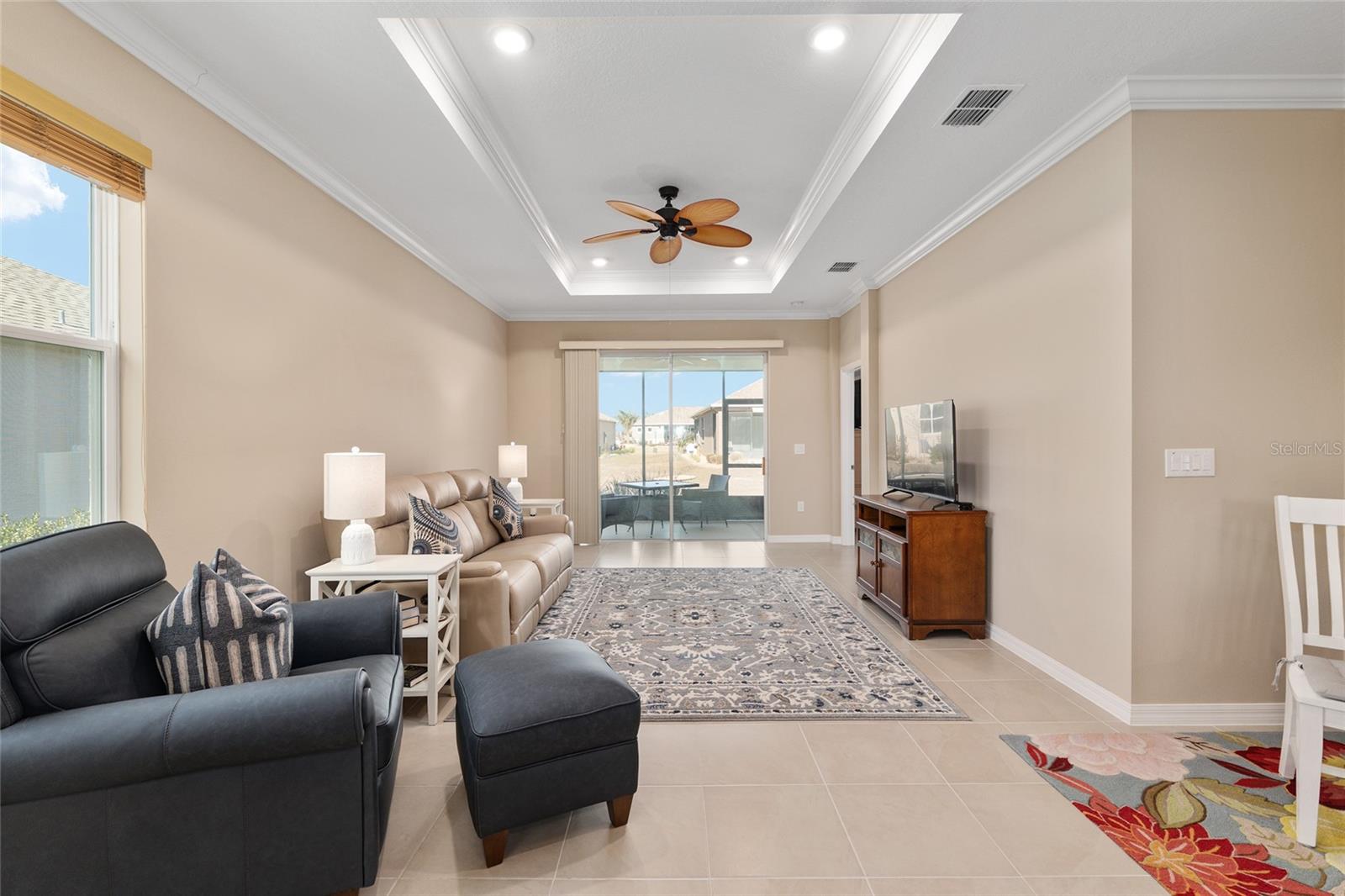 ON TOP OF THE WORLD - Residential