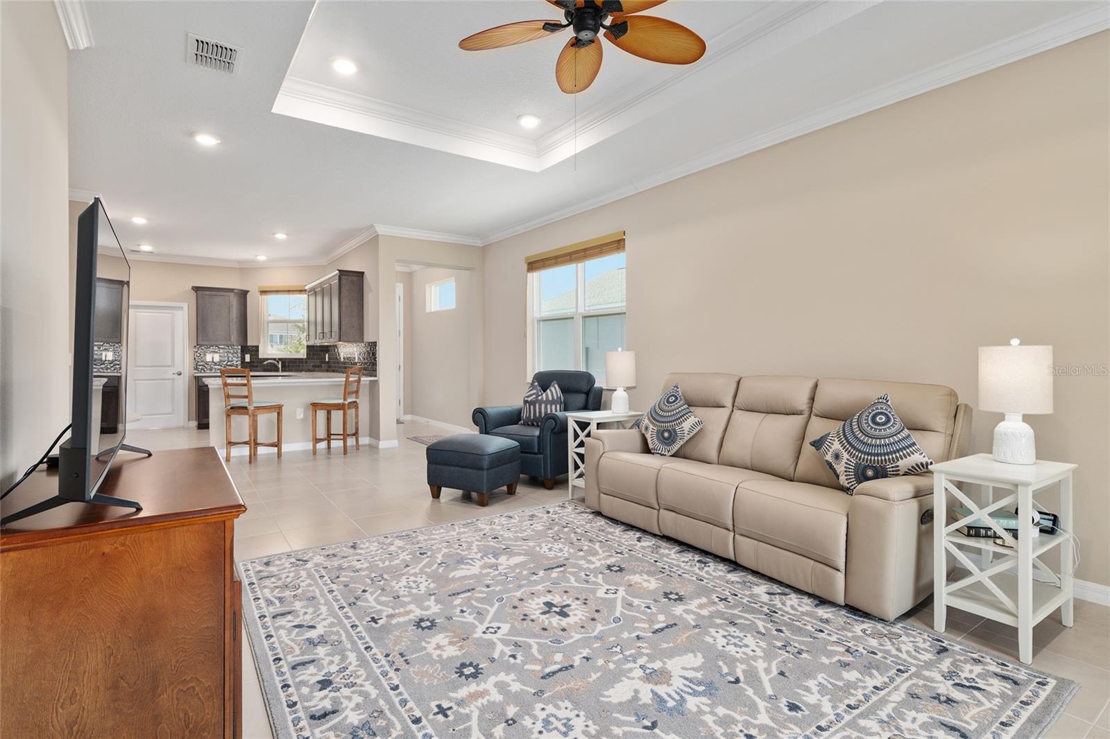 ON TOP OF THE WORLD - Residential