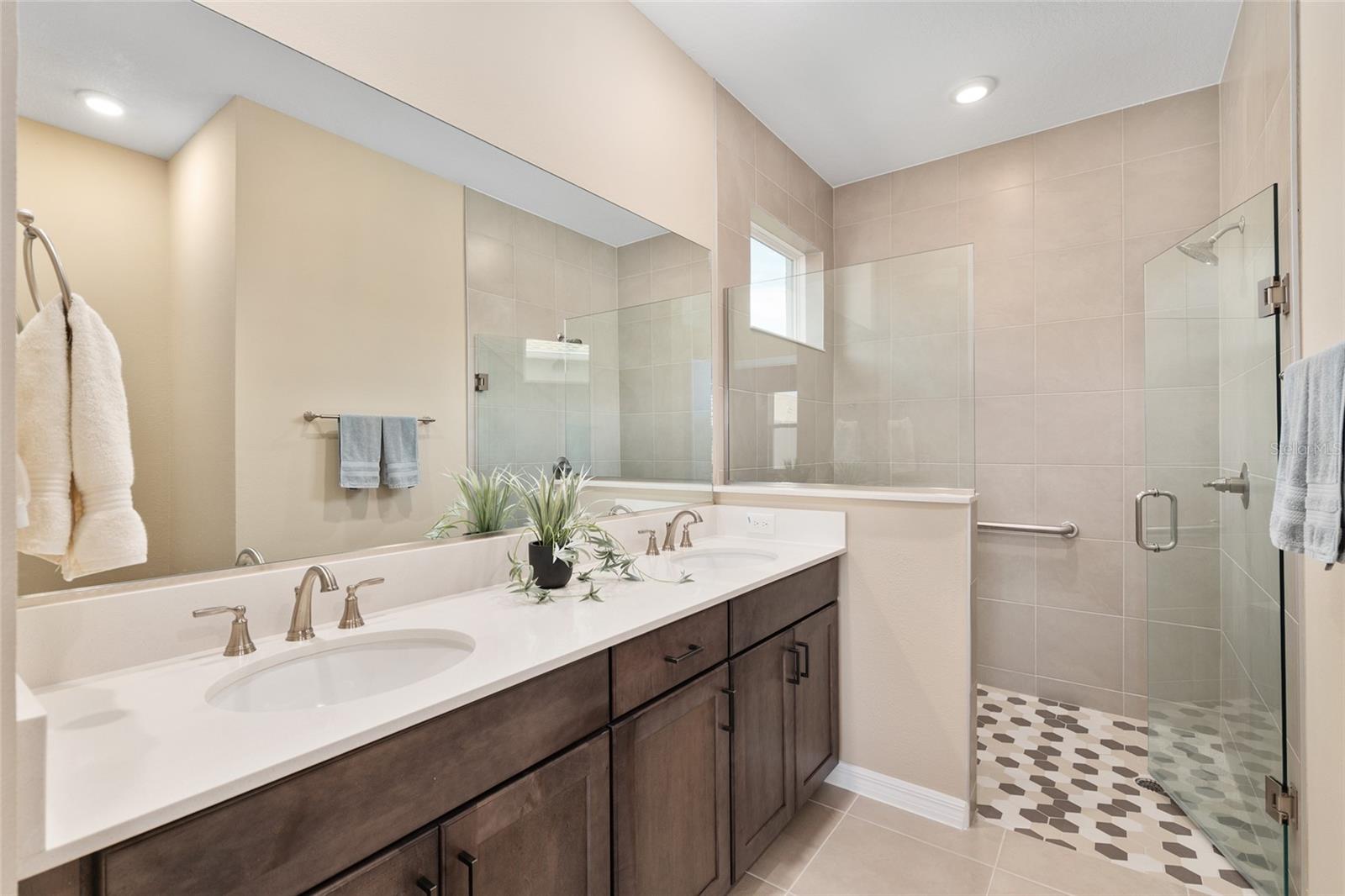 ON TOP OF THE WORLD - Residential