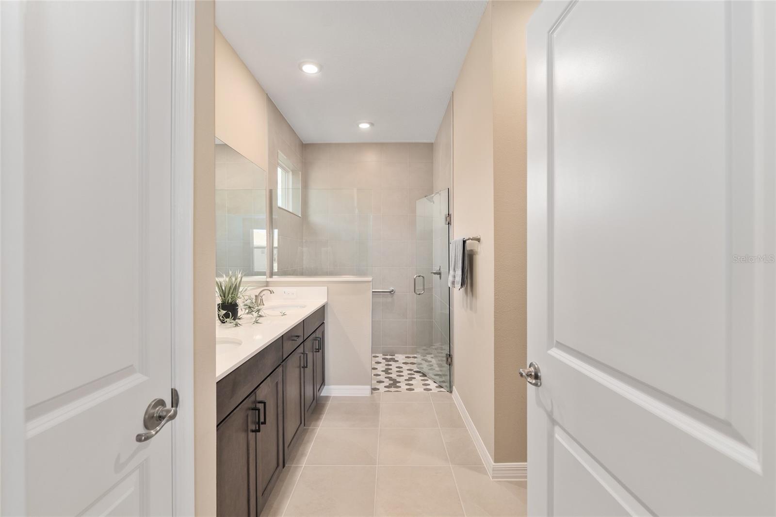 ON TOP OF THE WORLD - Residential