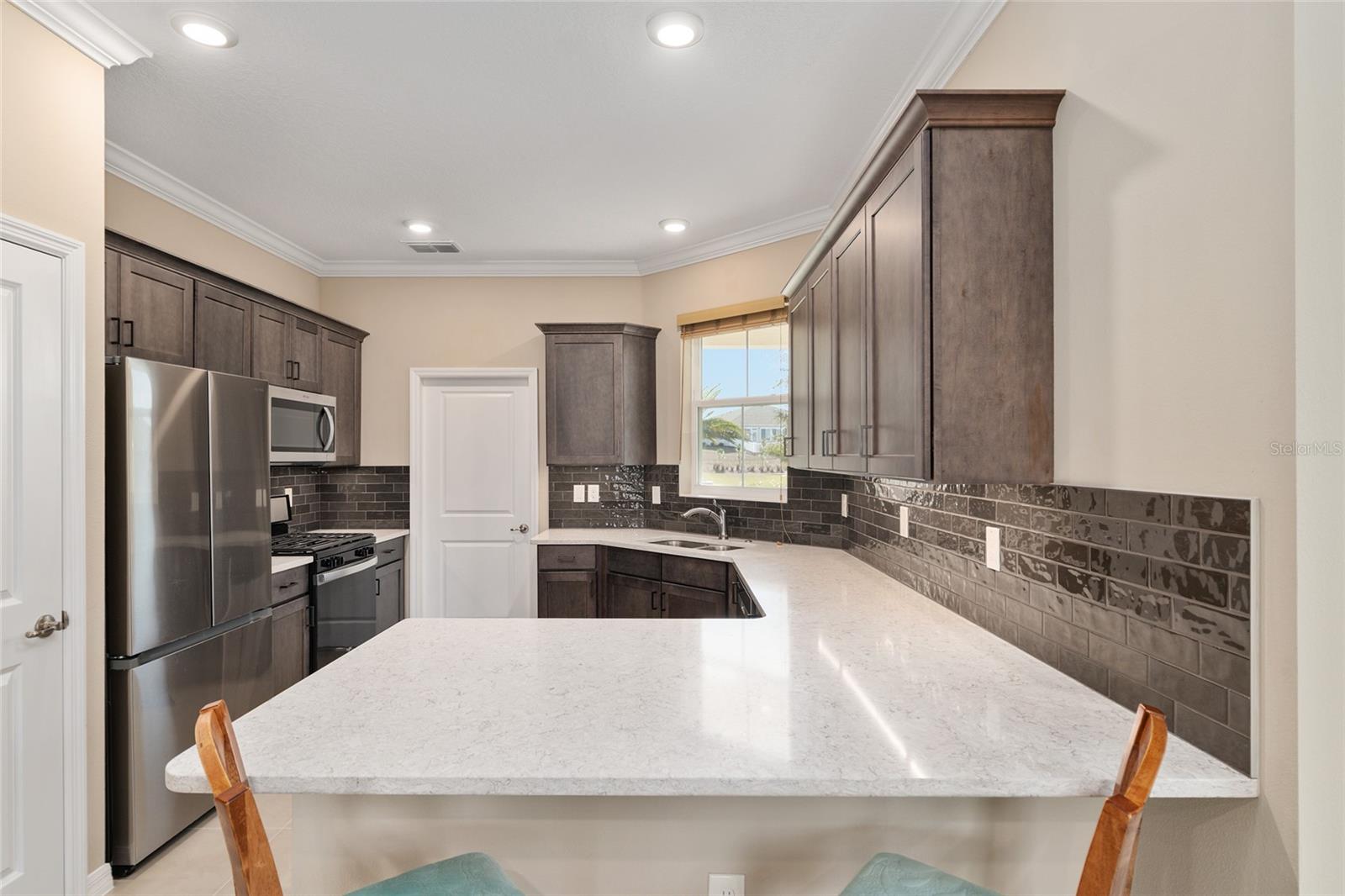 ON TOP OF THE WORLD - Residential