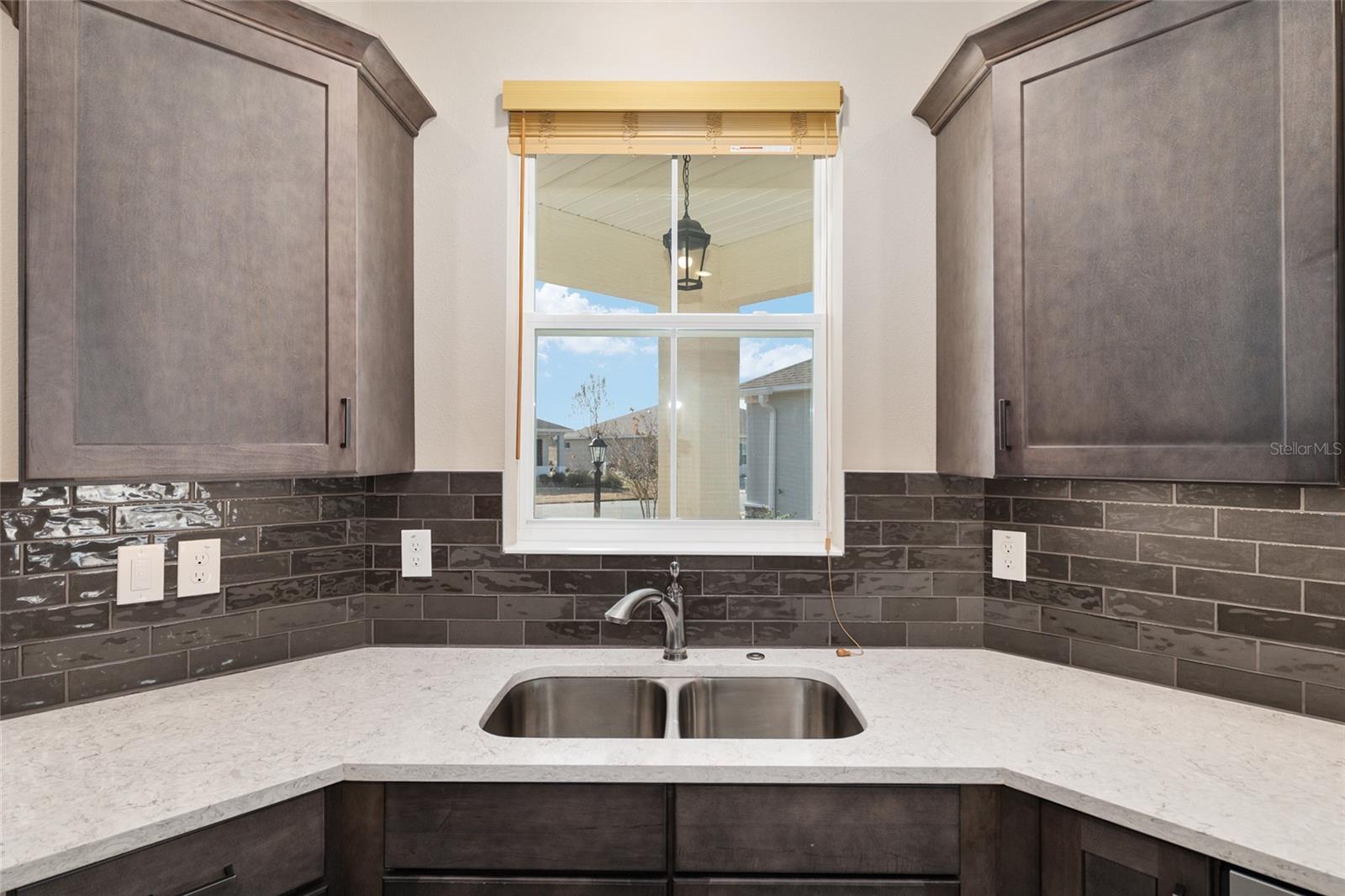 ON TOP OF THE WORLD - Residential