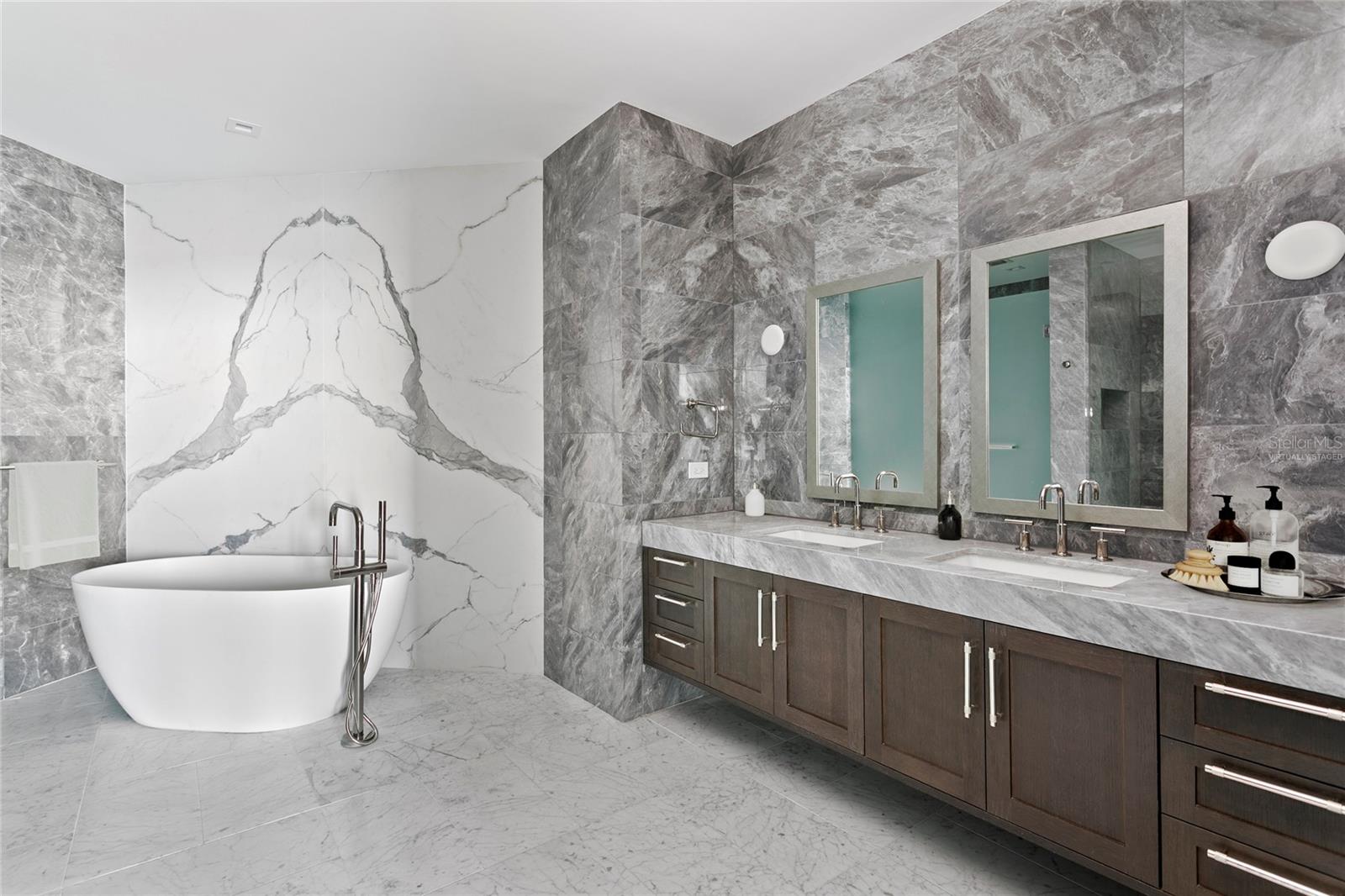 RITZ CARLTON RESIDENCES - Residential