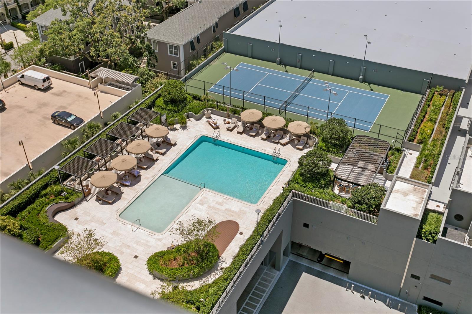 RITZ CARLTON RESIDENCES - Residential