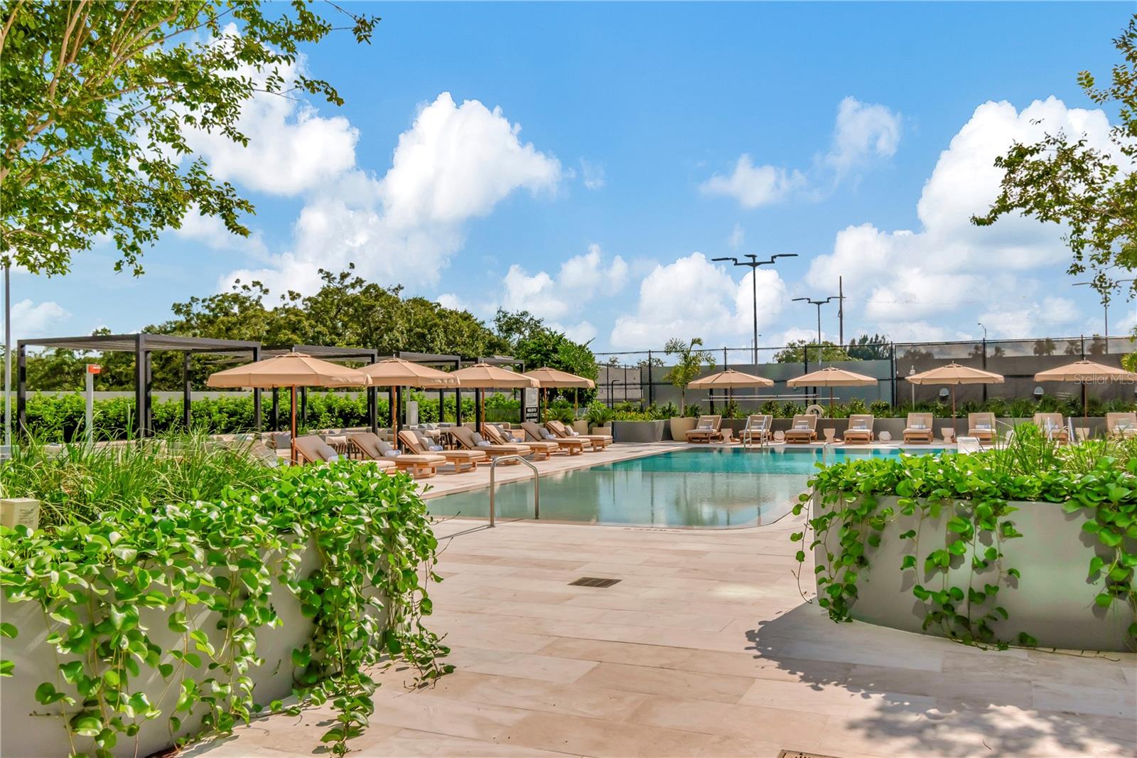 RITZ CARLTON RESIDENCES - Residential