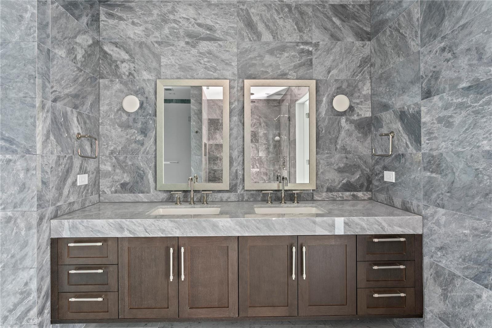 RITZ CARLTON RESIDENCES - Residential