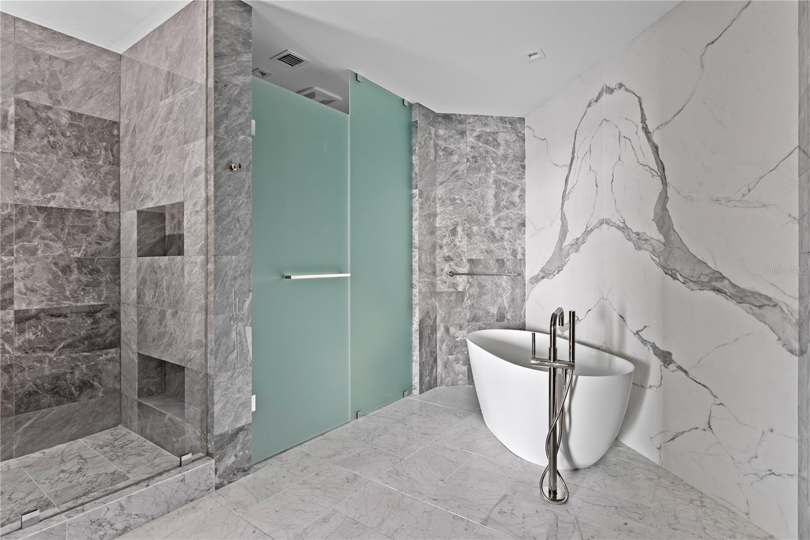 RITZ CARLTON RESIDENCES - Residential