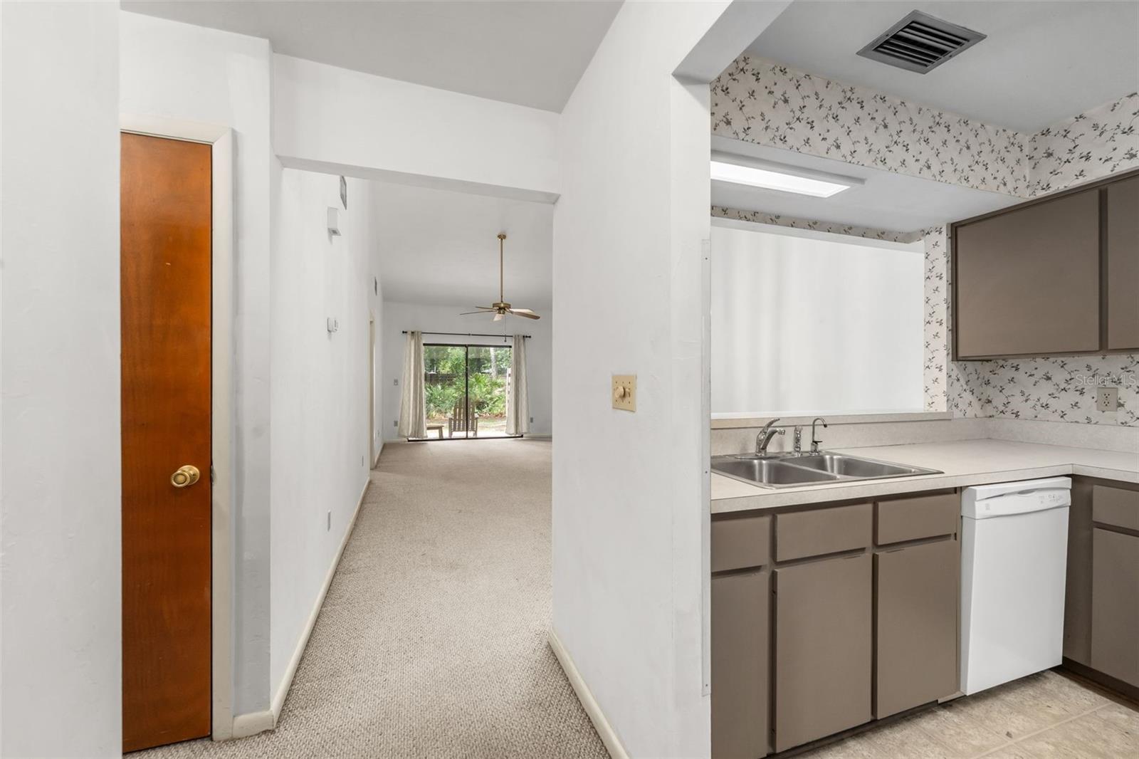 TOWN HOMES AT THE LAKES - Residential