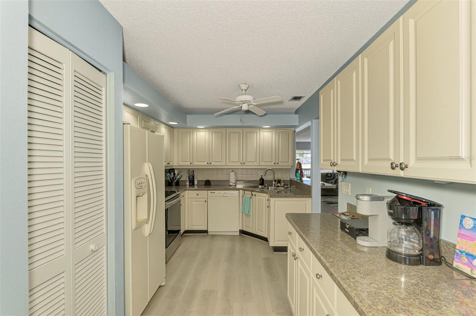 AVISTA OF PALM-AIRE SEC 1 - Residential Lease