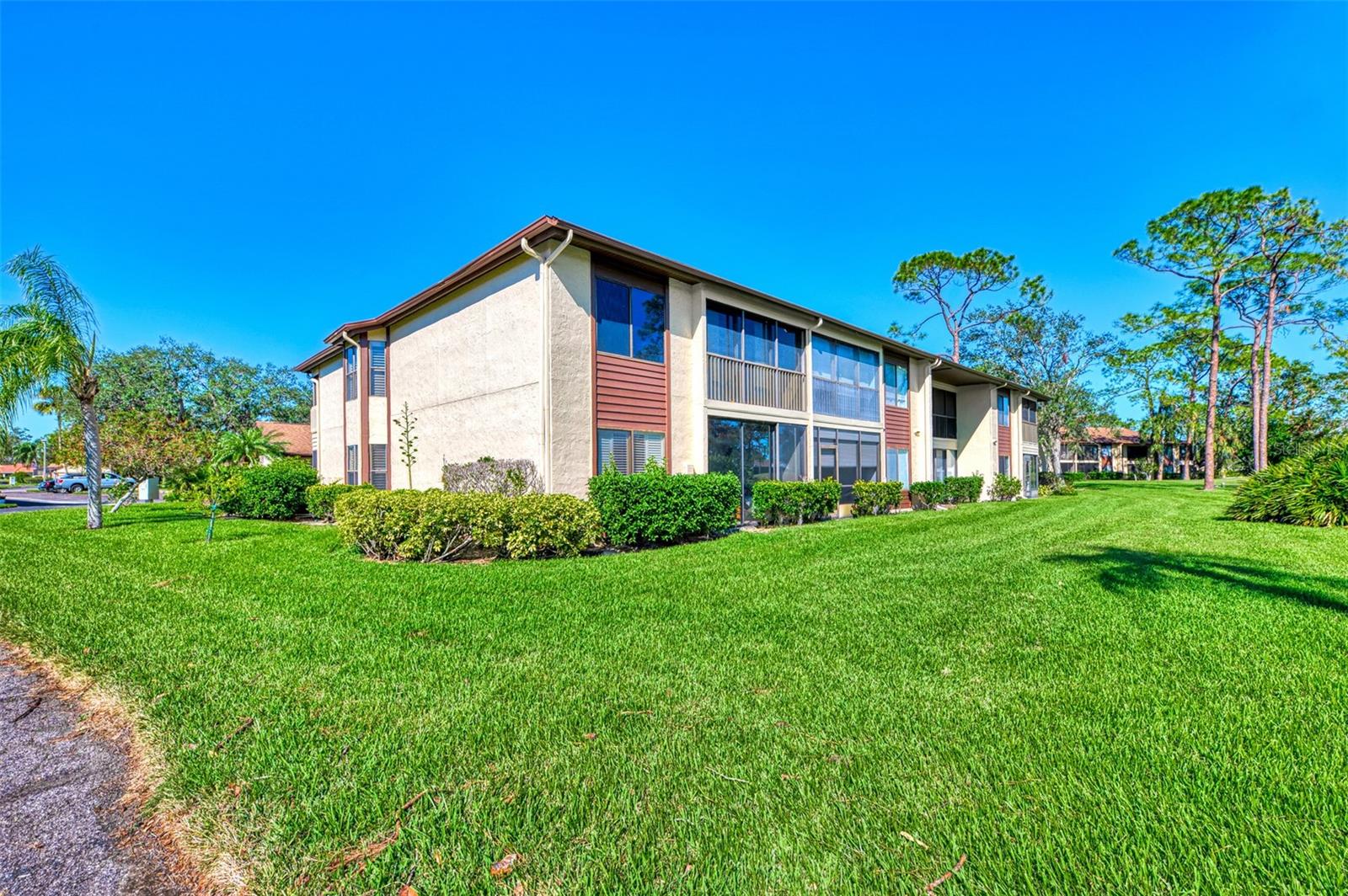 AVISTA OF PALM-AIRE SEC 1 - Residential Lease