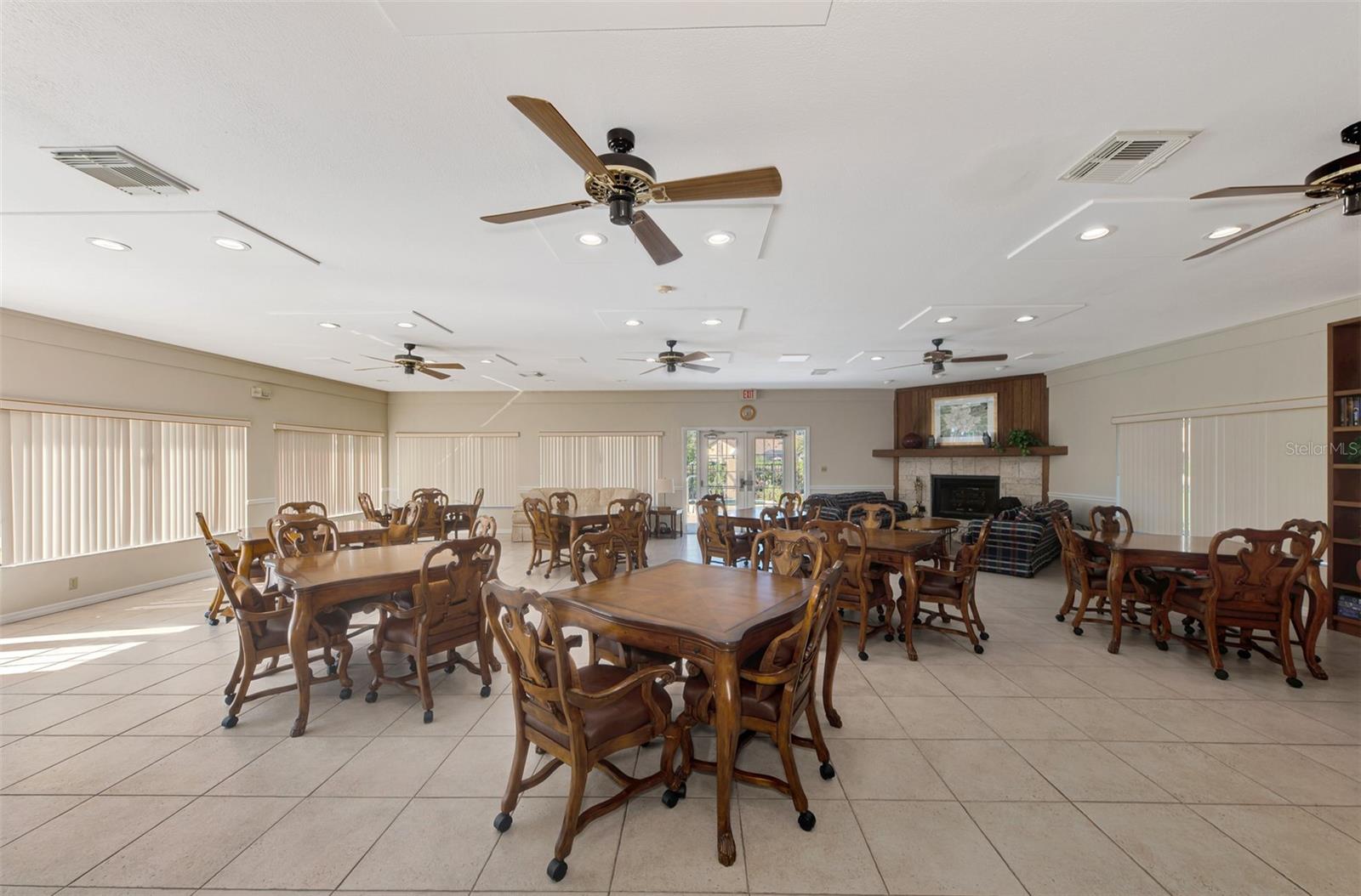 AVISTA OF PALM-AIRE SEC 1 - Residential Lease