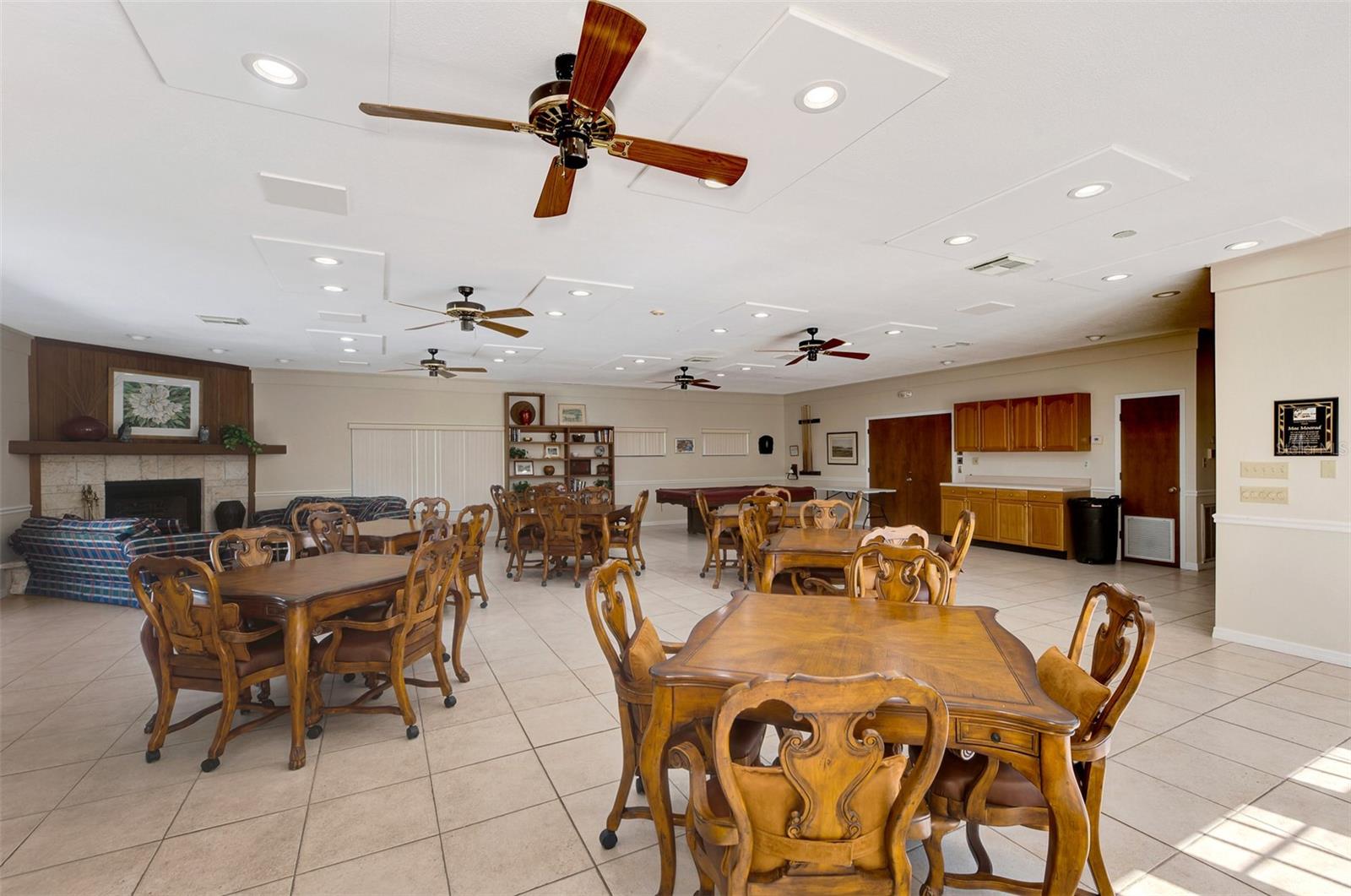 AVISTA OF PALM-AIRE SEC 1 - Residential Lease